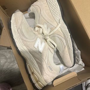 New balance 2002r cream sz10